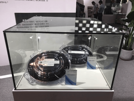 世界先进尺寸的300mm抛光片和300mm外延片