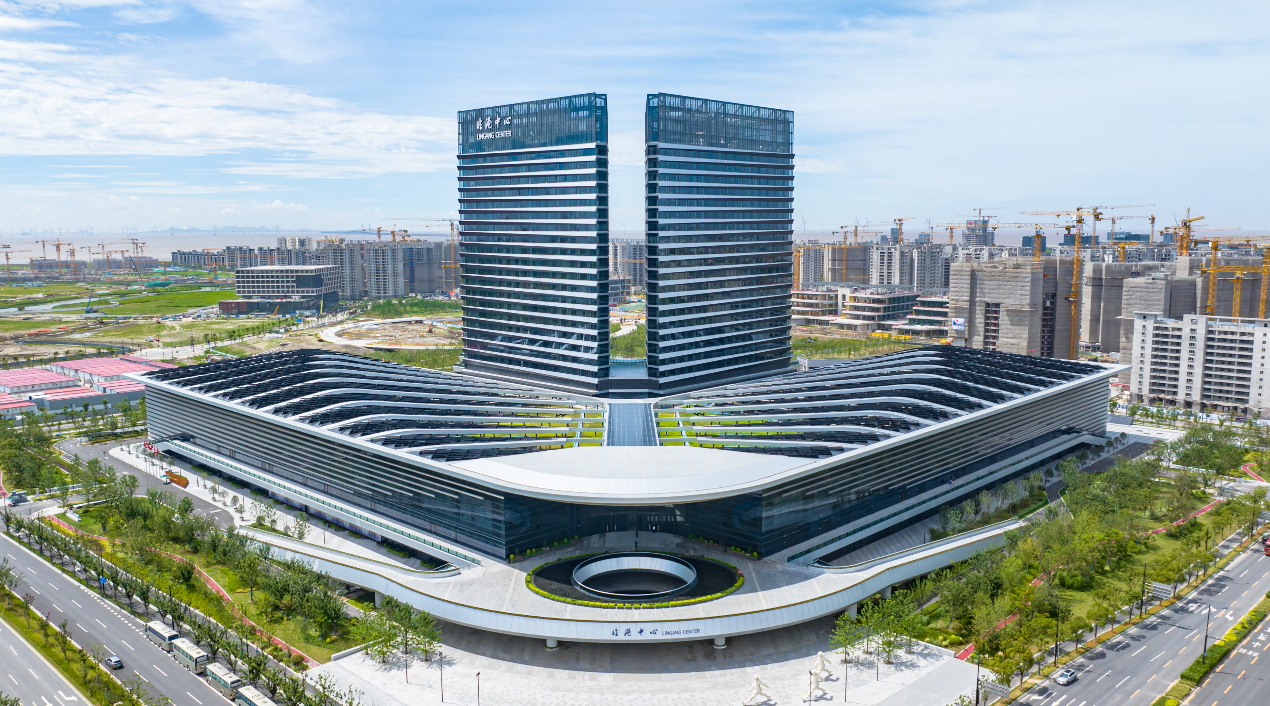 全国最大、上海市首个超低能耗公建项目—临港中心BIPV