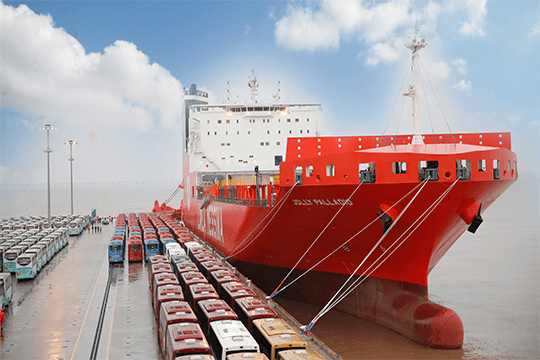 临港现代物流建成汽车物流分拨中心